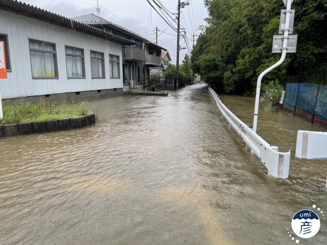 大雨で冠水したので臨時休業です