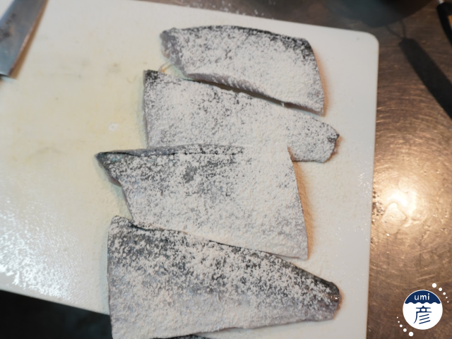 ふわふわサクッと！サゴシ（サワラ）の蒲焼き丼レシピ